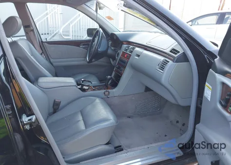 1999 Mercedes-Benz E 320 z USA, uszkodzony, nr VIN WDBJF65H7XA767397